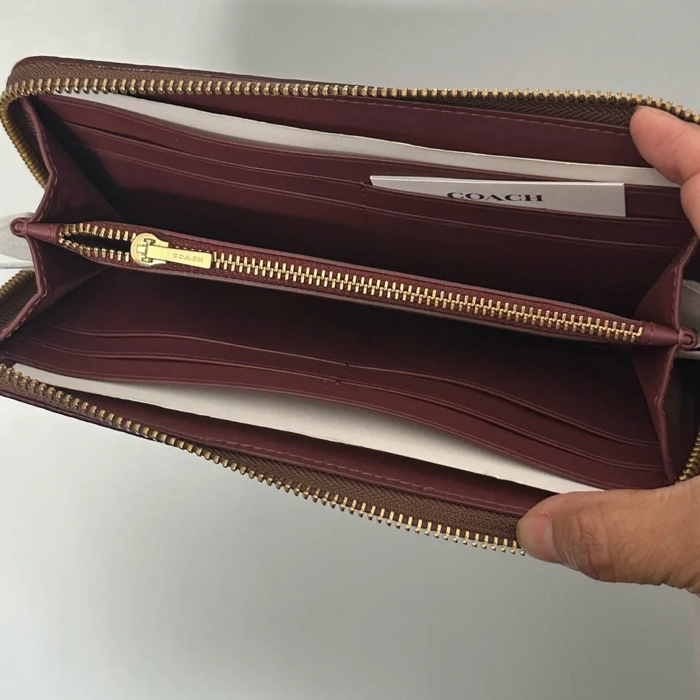 Coach Essential Slim Wallet